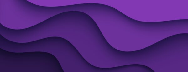 Immagine astratta con forme ondulate e stratificate in varie tonalità di viola, che creano un senso di profondità e movimento fluido: perfetta per gli elementi visivi della strategia Go to Market.