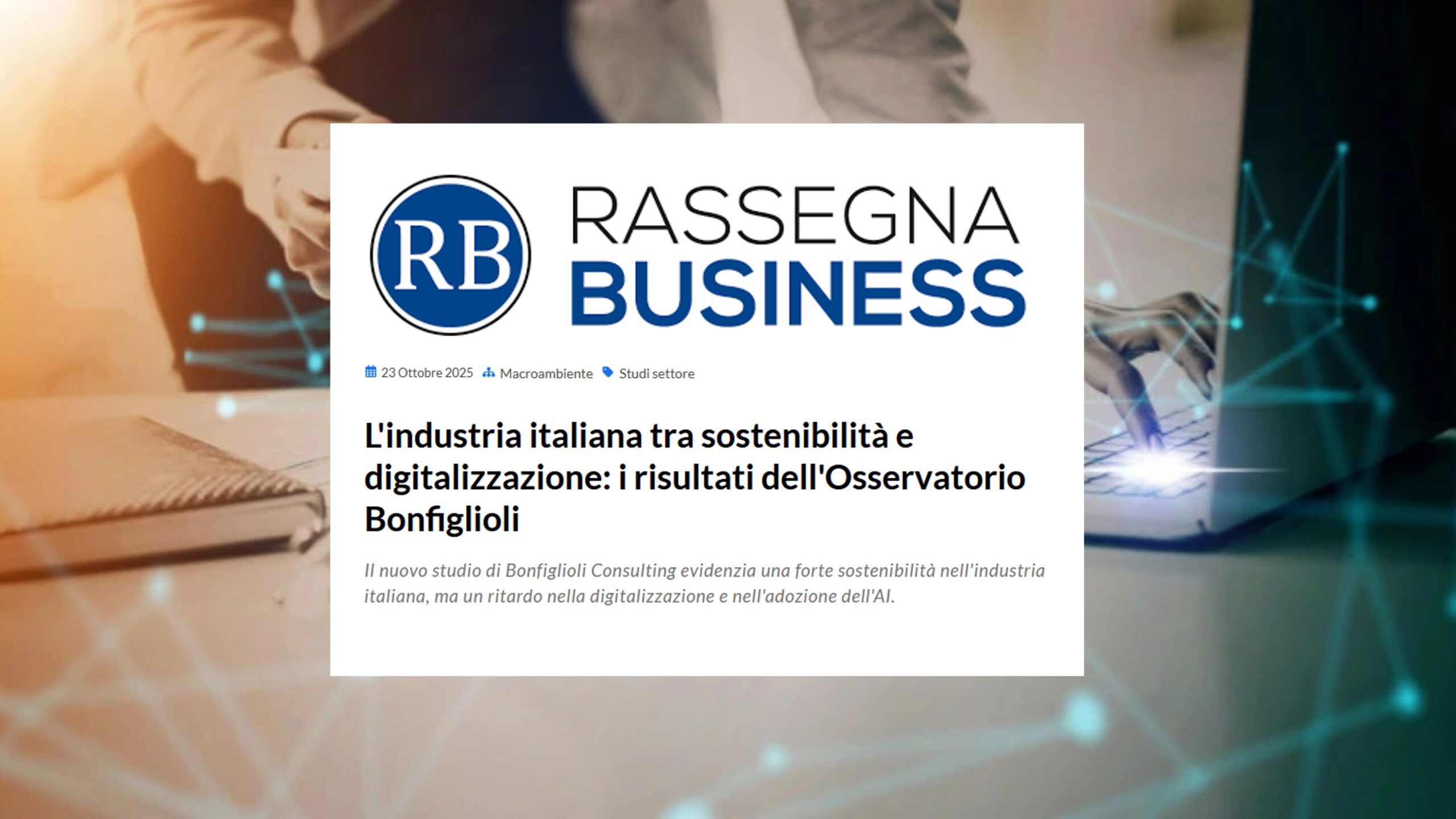 Un articolo digitale intitolato L'industria italiana tra sostenibilità e digitalizzazione: i risultati dell'Osservatorio Bonfiglioli viene visualizzato come Bozza automatica, con il logo di Rassegna Business e uno sfondo sfocato di persone che lavorano al computer portatile.