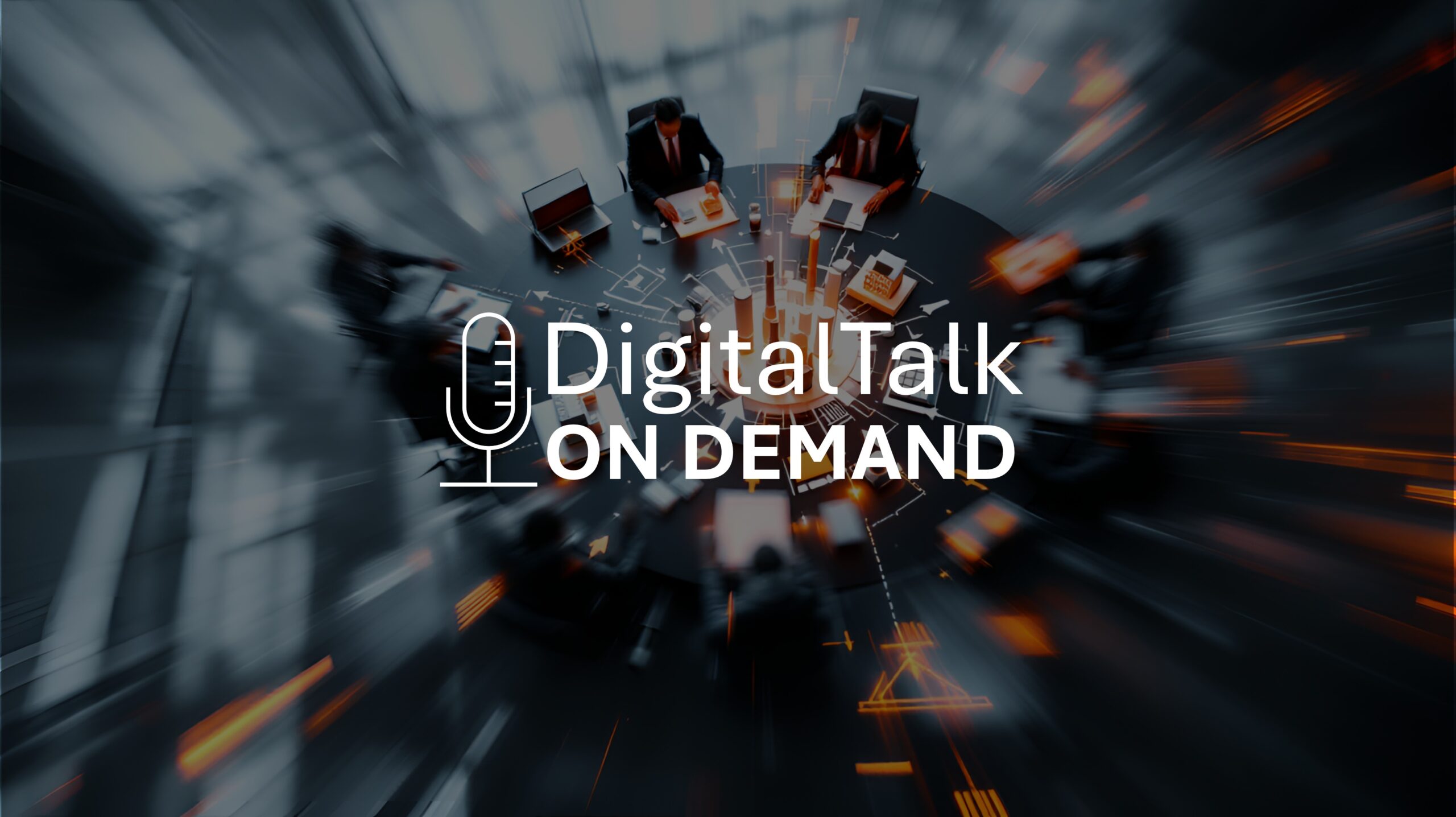 Una vista dall'alto, sfocata, di persone sedute a un tavolo con una grafica digitale sovrapposta, che suggerisce collaborazione e innovazione nell'approvvigionamento strategico. Il testo "DigitalTalk ON DEMAND" e l'icona di un microfono sono centrati nell'immagine.
